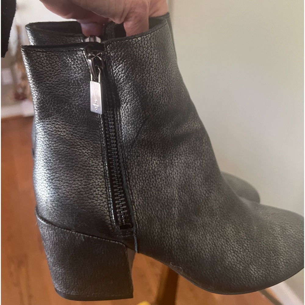 Double side zippered Kenneth Cole ankle boots